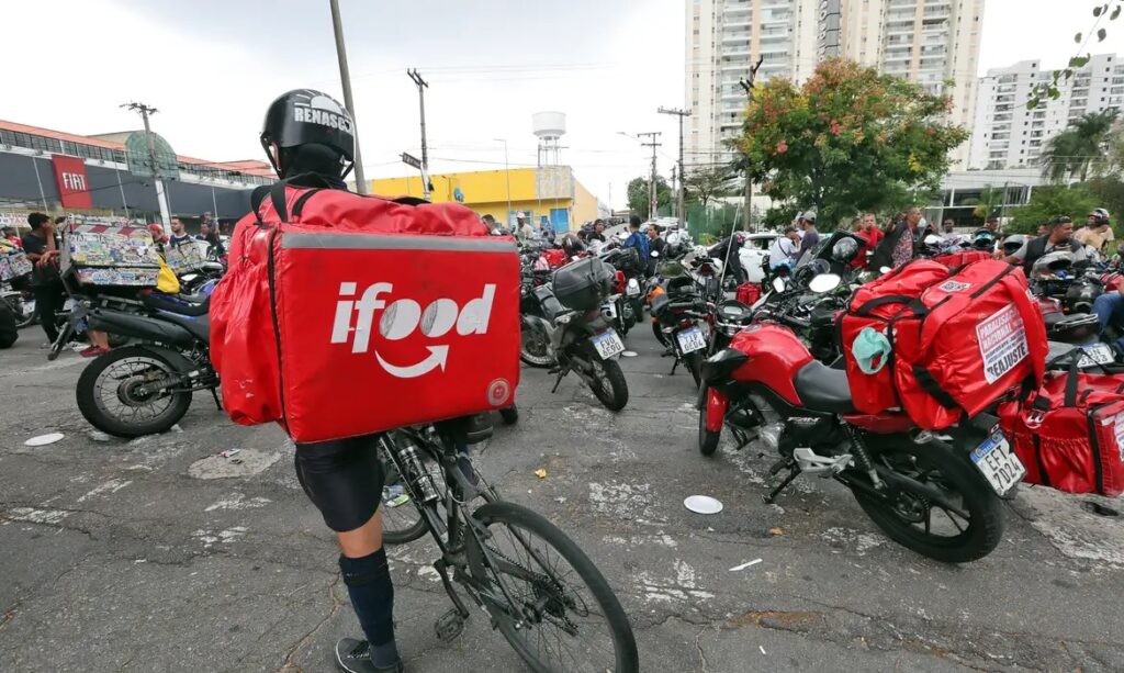 iFood anuncia mudanças, mas representantes de entregadores criticam 