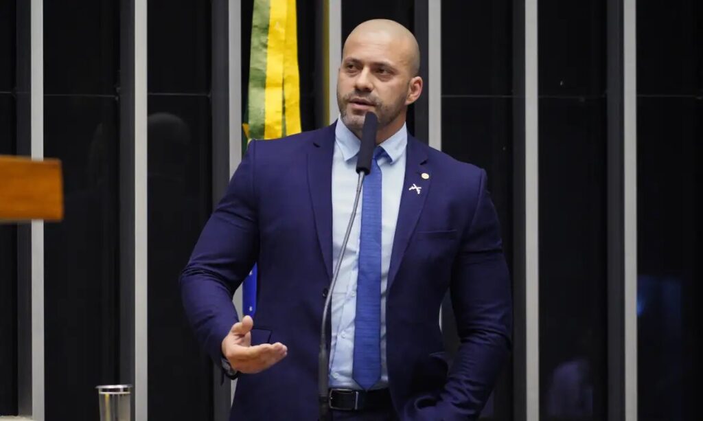 Ministro Moraes determina perícia médica para avaliar urgência de cirurgia em Daniel Silveira
