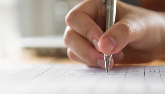 Encceja Exterior 2025: inscrições terminam nesta sexta-feira (27) para brasileiros que vivem fora do país