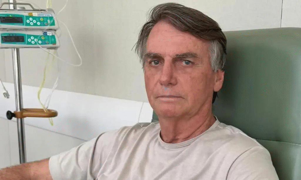 Com vômitos e soluços, Bolsonaro passa por exames em hospital do DF