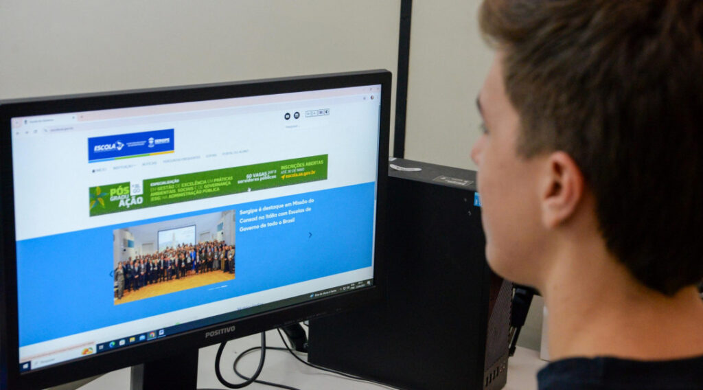 Escola de Governo abre inscrições para cursos de pós-graduação e língua francesa para servidores do Estado