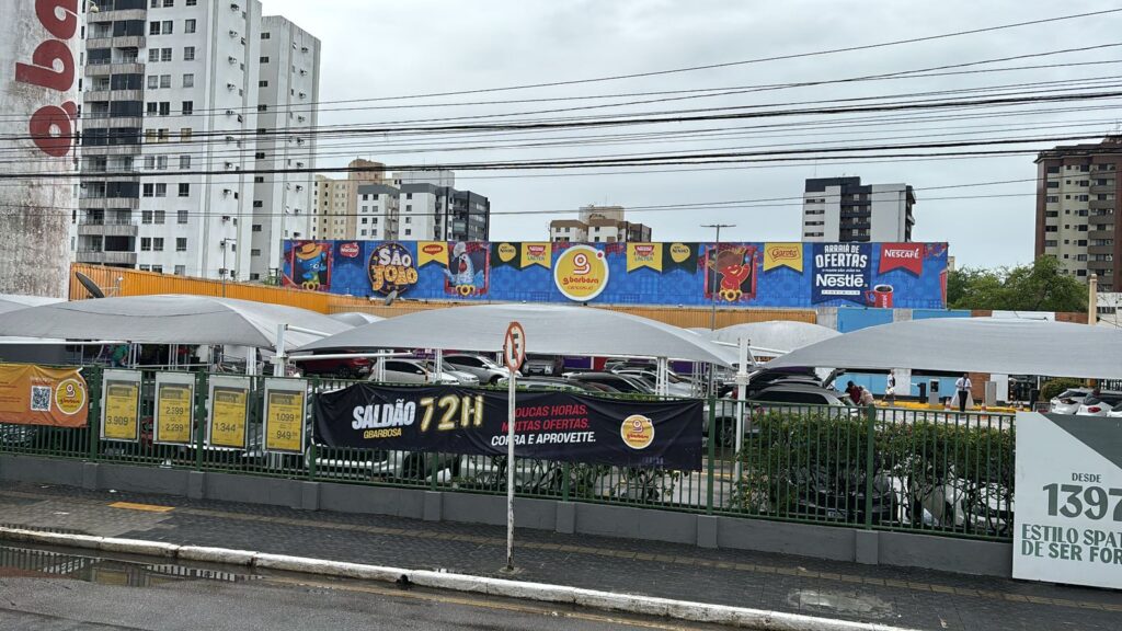 GBarbosa e Nestlé ‘vestiram’ fachada de loja com temática junina