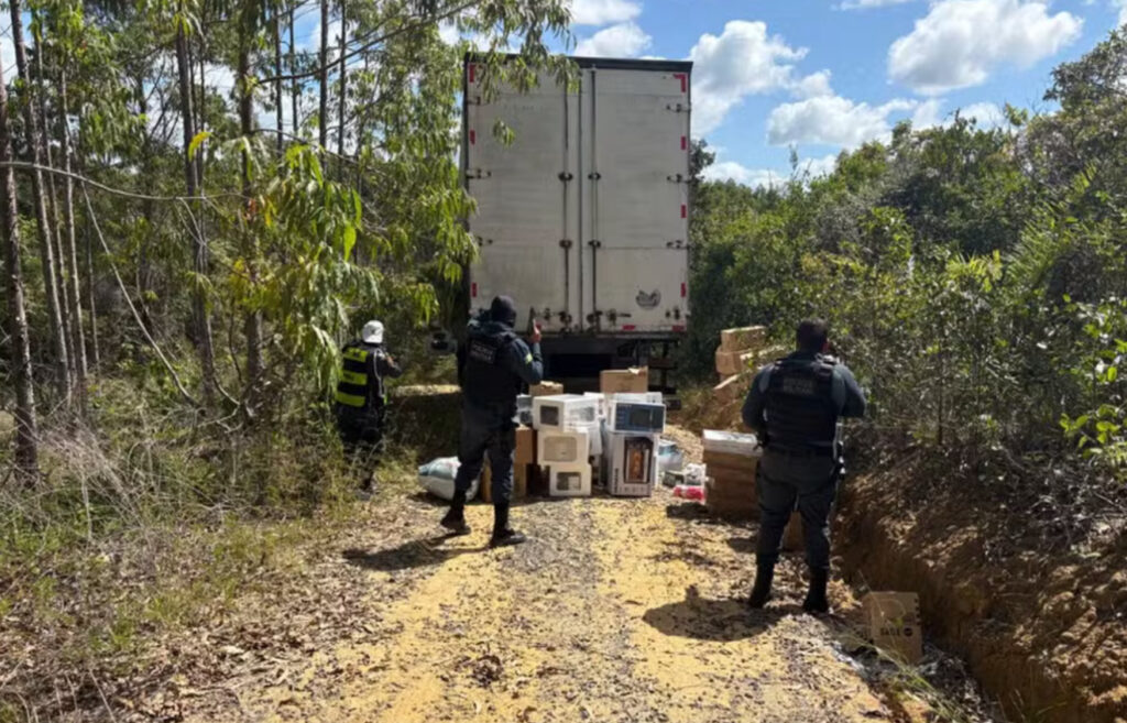 Caminhoneiro é libertado e carga recuperada após confronto policial entre Indiaroba e Jandaíra