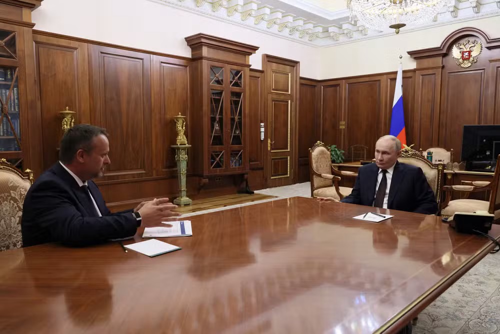Ex-ministro russo é encontrado morto horas após ser demitido por Putin