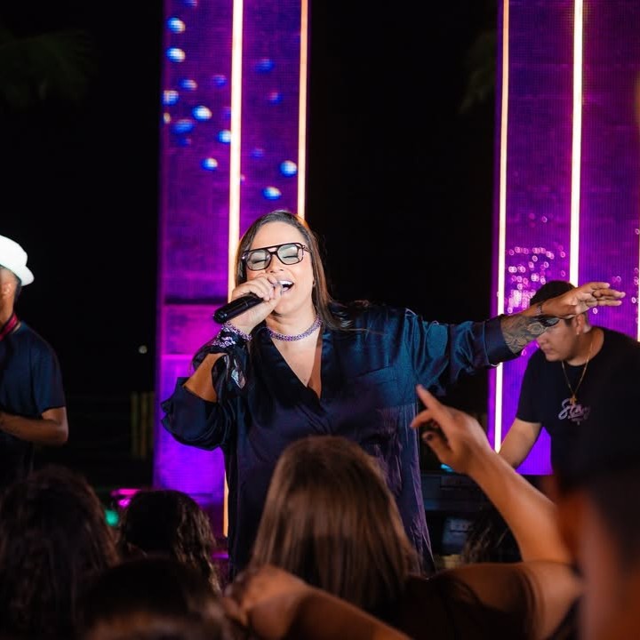 Sergipana Priscila Carolynne traz a essência do brega apaixonado em audiovisual cheio de emoção