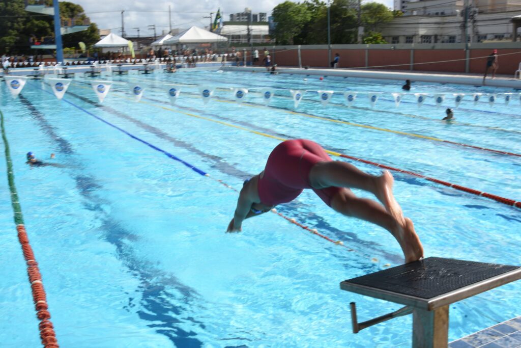 Nadadora sergipana conquista quatro medalhas em Nordestão escolar e inicia trajetória promissora nas piscinas