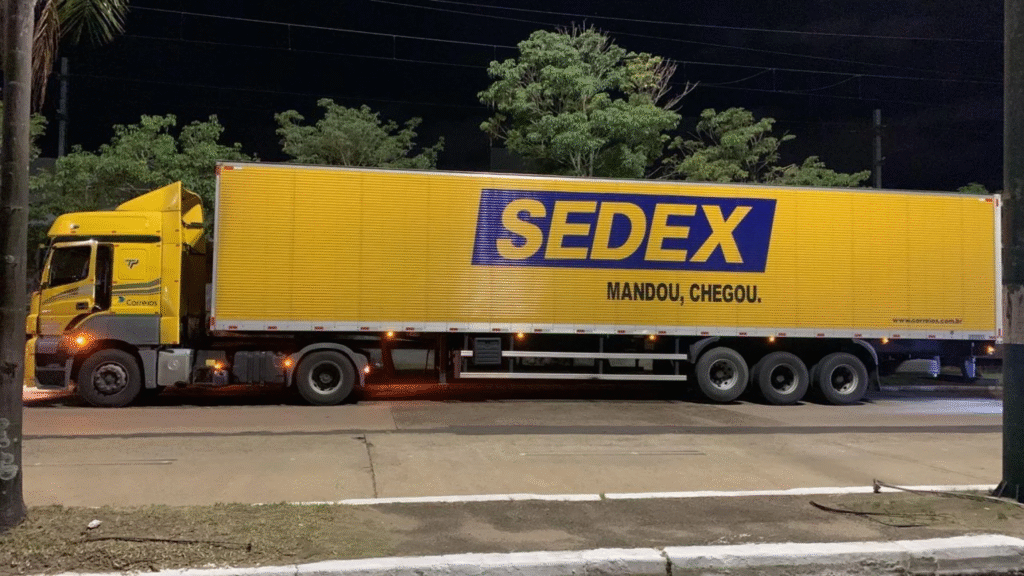 Traficantes usaram caminhão dos Correios para transportar drogas pelo país, diz Polícia Federal