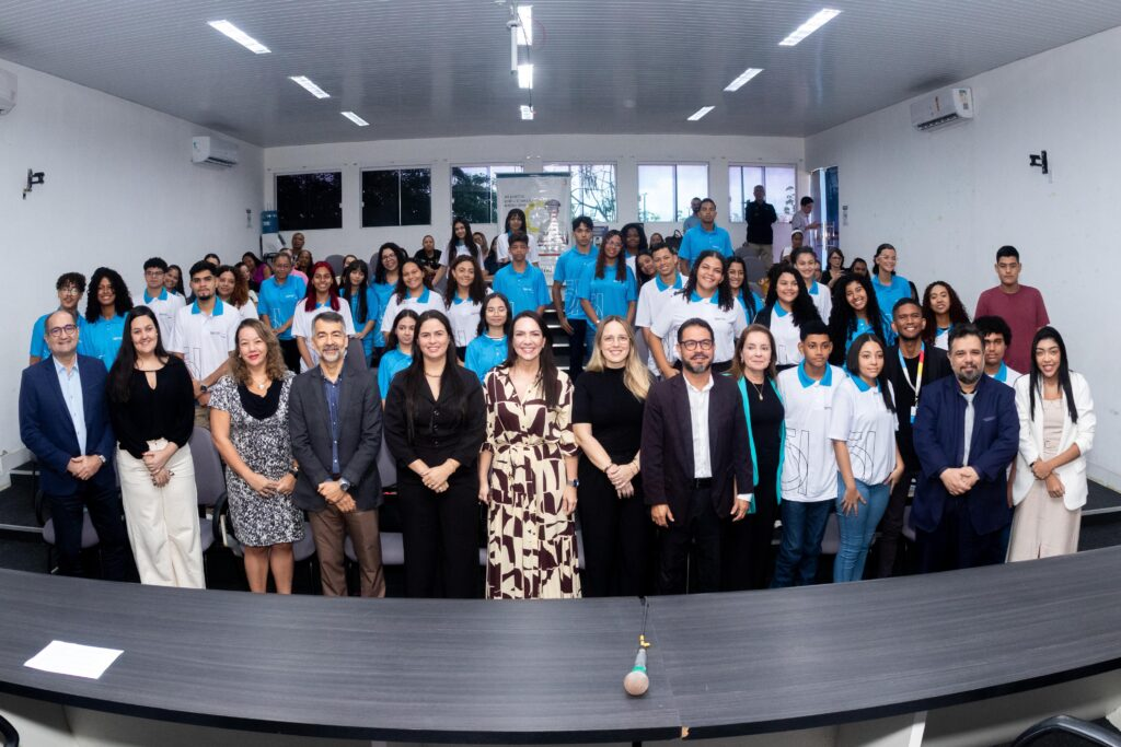 SES faz integração e recepciona novos jovens aprendizes no Centro Administrativo da Saúde