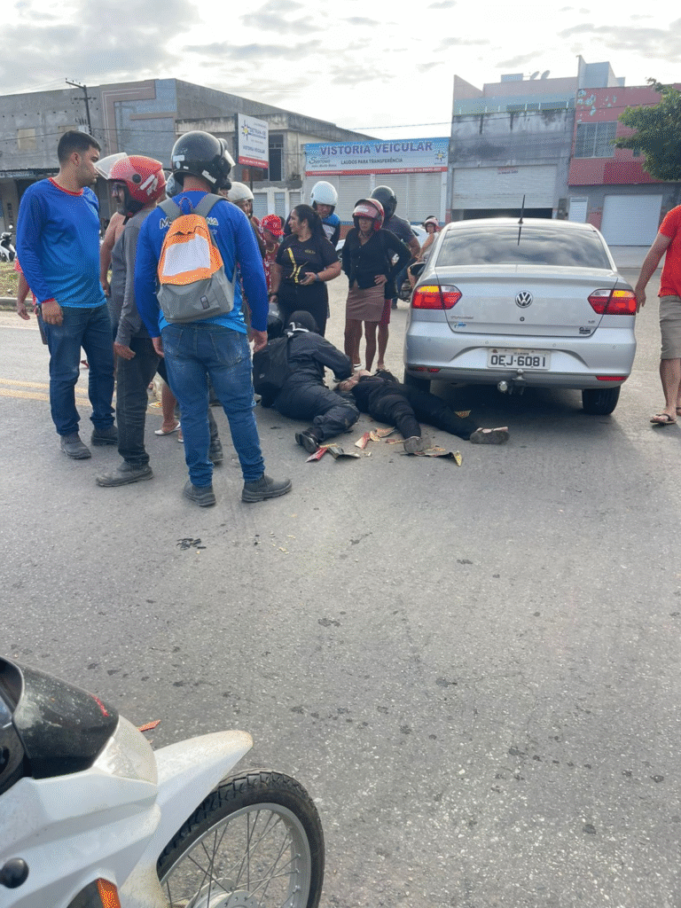 Jovem fica ferida após colisão entre ciclomotor e carro na BR-235 em Itabaiana