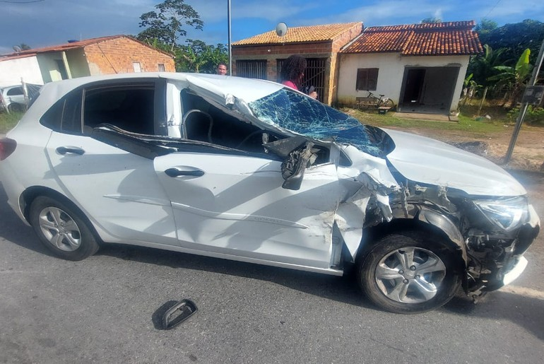 Colisão entre carro e caminhão deixa um ferido na SE-100, em Indiaroba
