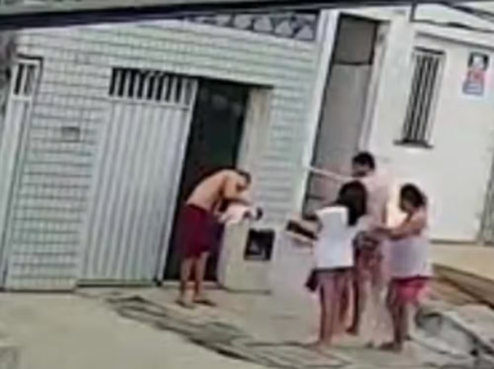 Policial militar de folga salva bebê engasgada no Bairro Santos Dumont, em Aracaju
