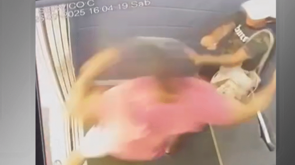 Homem é preso após espancar namorada com mais de 60 socos em elevador de condomínio em Natal