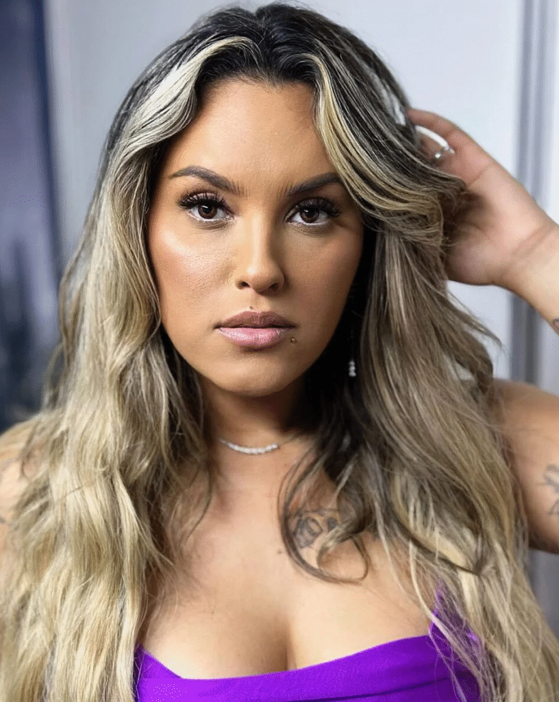 Vocalista da banda seu desejo, Yara Tchê, é hospitalizada com dormência no corpo