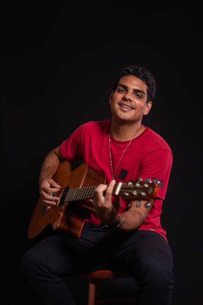 Edu Borges celebra o Dia Mundial do Rock com show especial em São Cristóvão pelo Circuito Banco do Nordeste Cultural