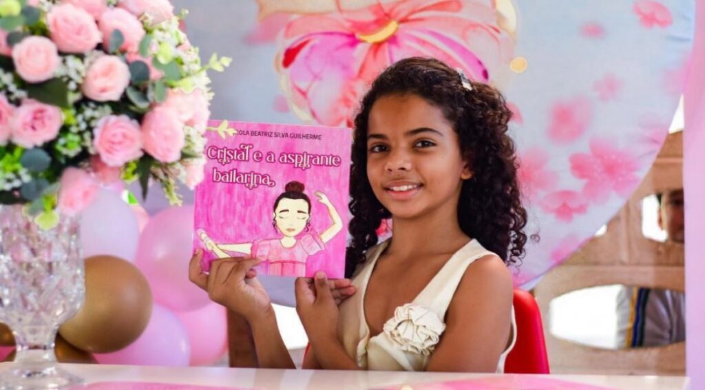 Jovem escritora de Glória lança livro inspirado em sua trajetória na dança
