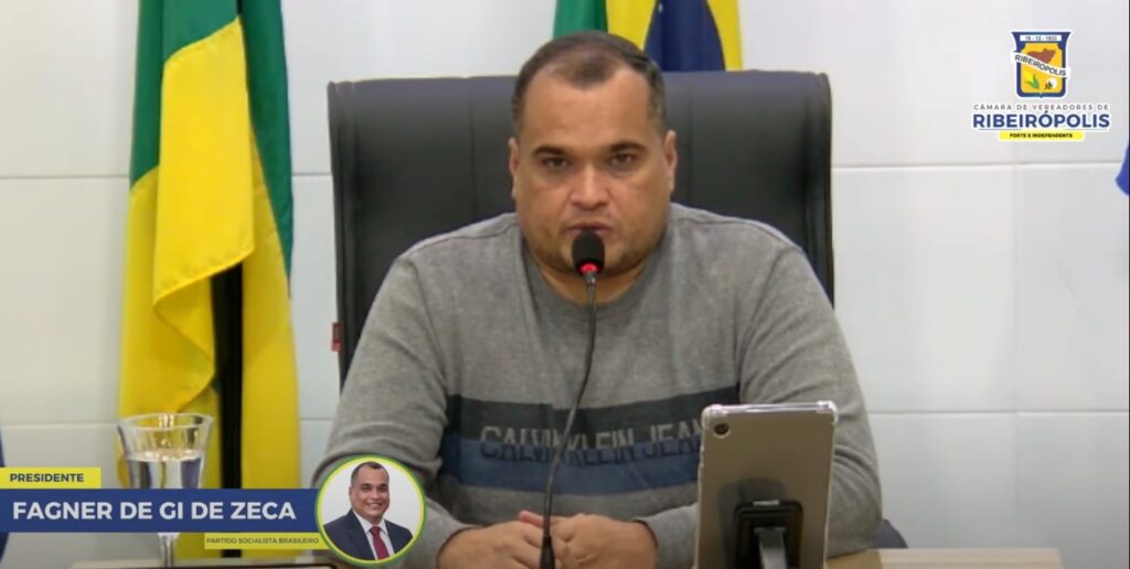 “Ele quer tumultuar o agrupamento. O clima vai ficando pesado dentro do agrupamento”, desabafa o vereador Fagner com o prefeito Rogério Sobral