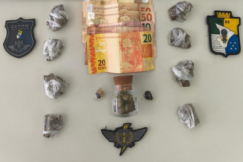 Polícia Militar prende homem por suspeita de tráfico de drogas no bairro Santo Antônio, em Aracaju