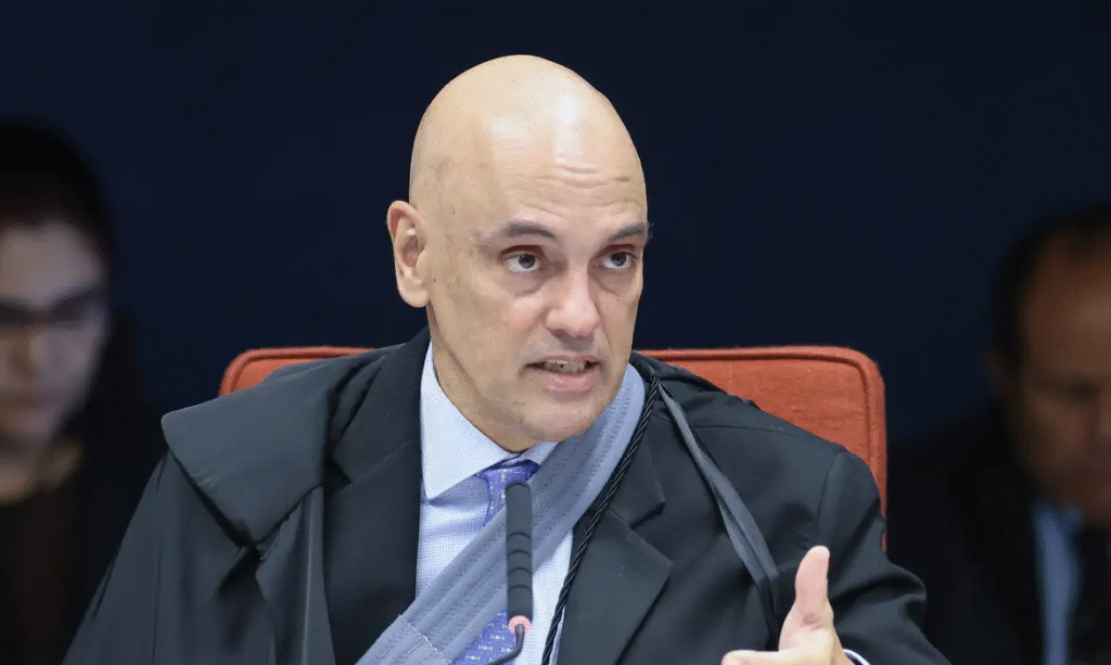 Efeito Silvinei: PF bate à porta de Filipe Martins e cumpre ordem de prisão domiciliar neste sábado