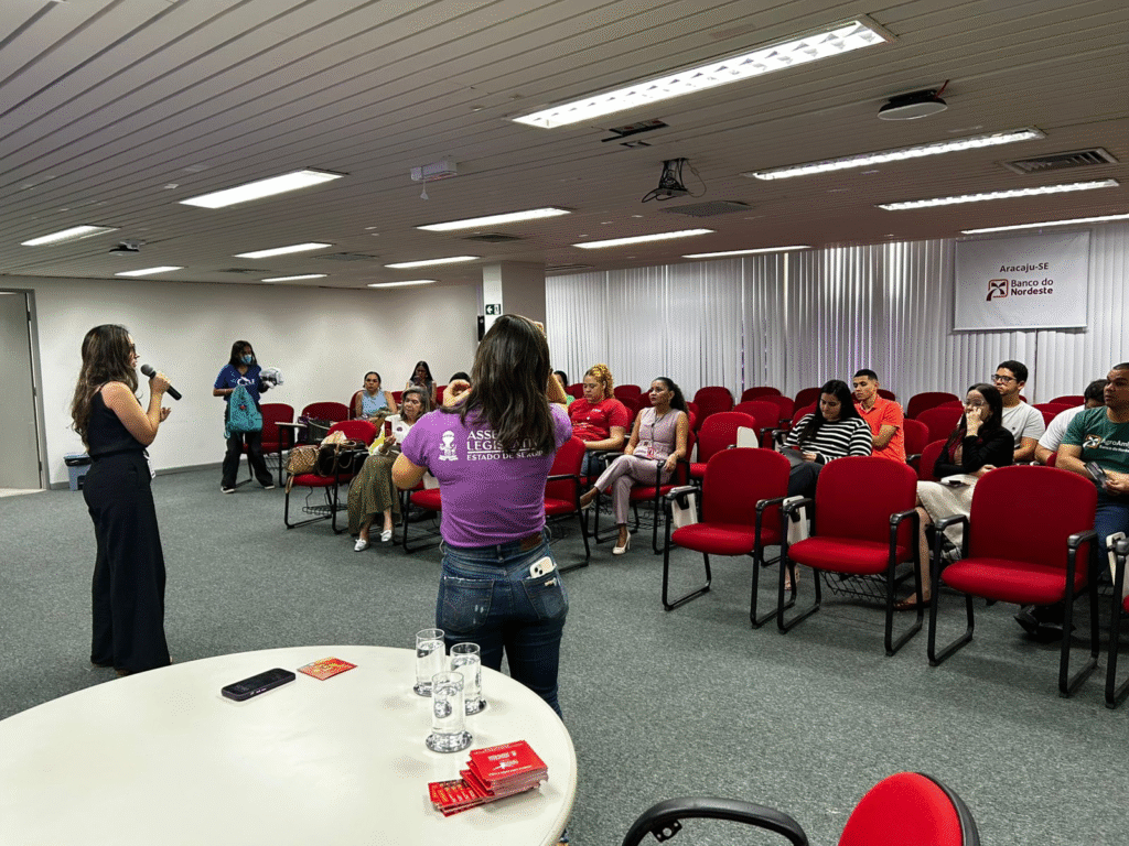 Promualese realiza palestra em alusão ao ´Agosto Lilás´