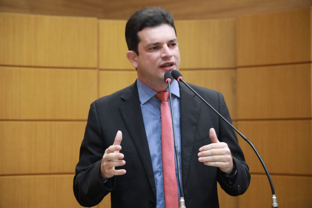 Deputado cobra reajuste salarial dos servidores do Executivo
