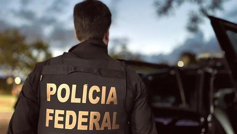 PF suspeita de lavagem de dinheiro após filhos de Bolsonaro receberem milhões em transações suspeitas