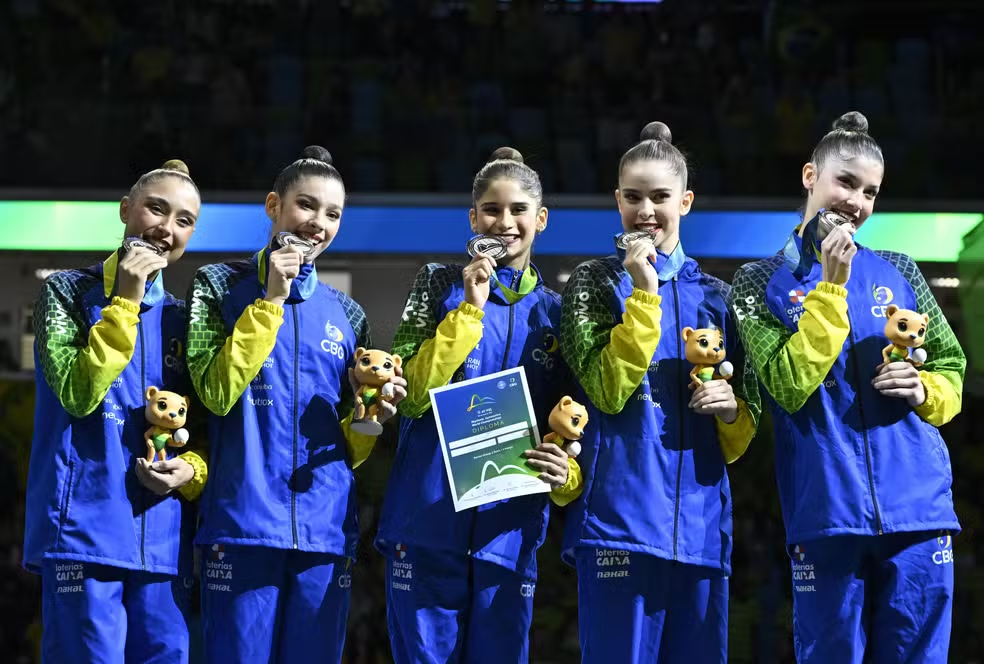 Brasil garante prata na série mista e encerra Mundial no pódio