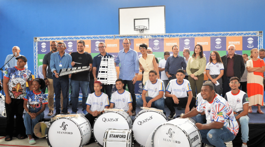 Governo do Estado realiza entrega de instrumentos musicais para banda marcial em Aracaju