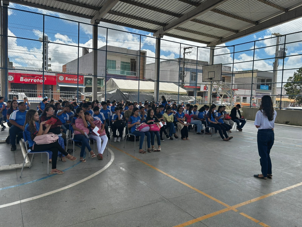 PromuAlese leva projeto de conscientização sobre violência contra a mulher a escola em Carira