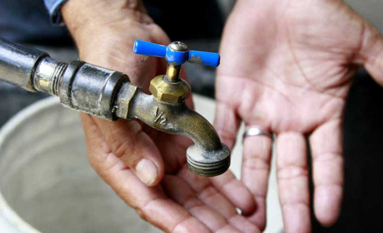 Rompimento de adutora afeta abastecimento de água em 10 cidades de Sergipe