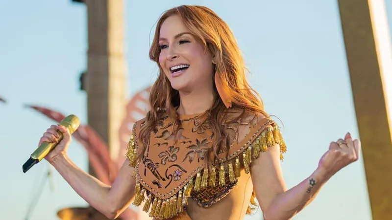 Claudia Leitte e sua mãe recebem título de cidadã Itabaianense