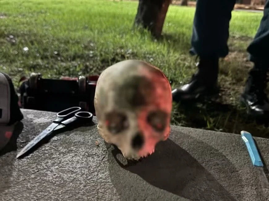 Homem é flagrado levando crânio humano dentro de mochila