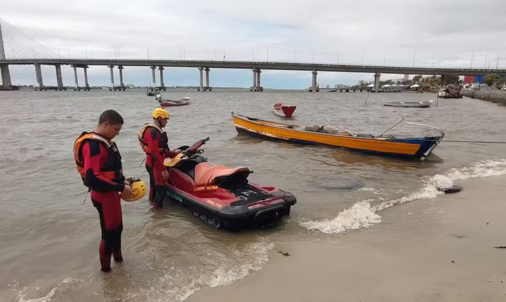 Corpo de Bombeiros resgata corpo de adolescente que se afogou no rio Sergipe