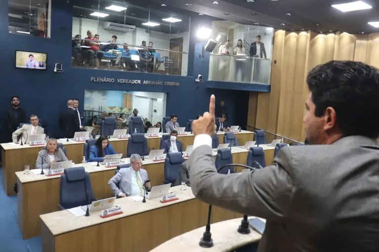 Sessão da Câmara de Aracaju é dominada por debate sobre limites com São Cristóvão, educação e transporte