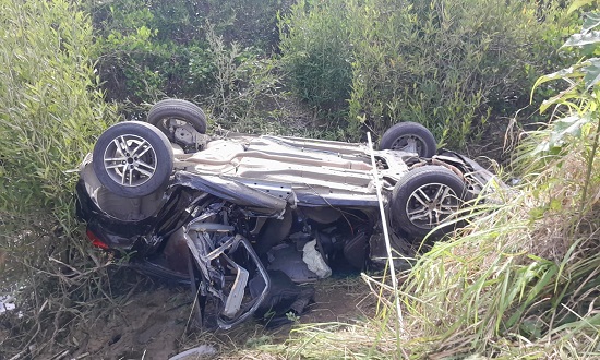 Duas pessoas ficam feridas após capotamento na SE-245, em Laranjeiras