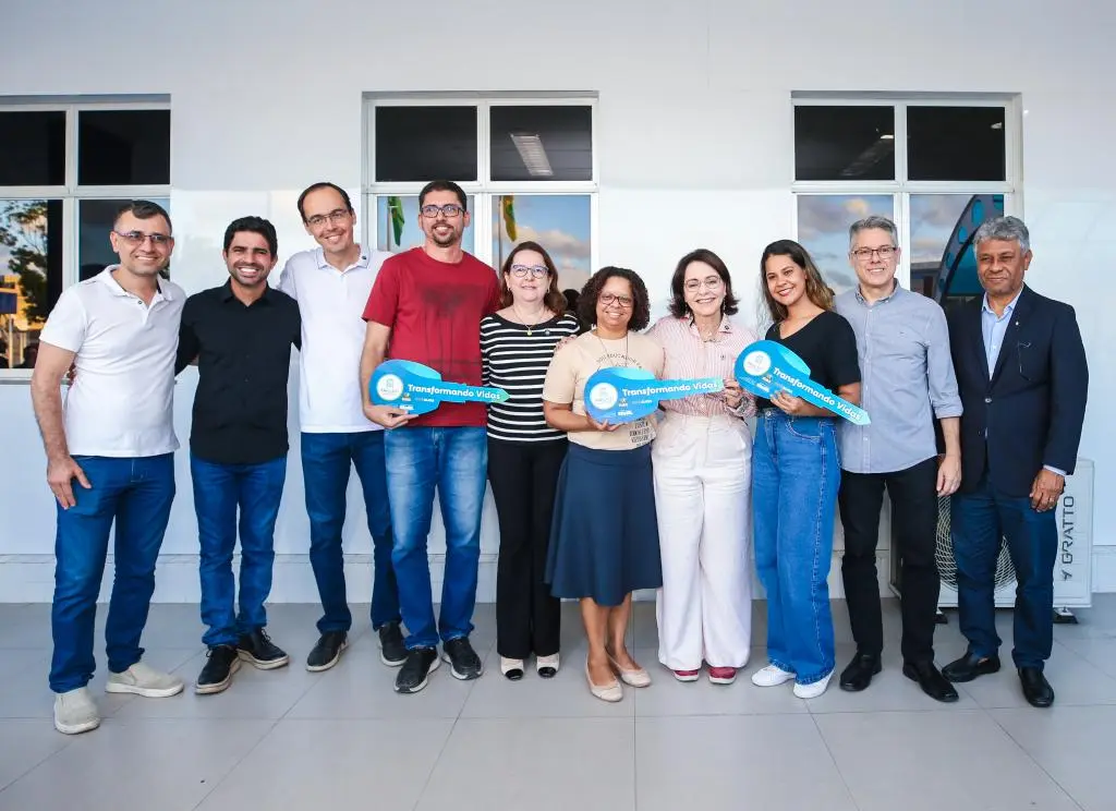 Prefeitura de Aracaju entrega três carros zero quilômetro a entidades sociais