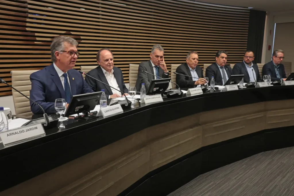 Senador Laércio Oliveira defende fortalecimento da produção nacional de fertilizantes na Fiesp