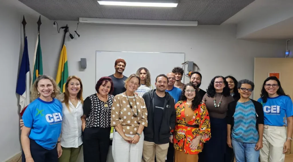 Centro Estadual de Idiomas leva alunos a passeio pela Aracaju da Belle Époque