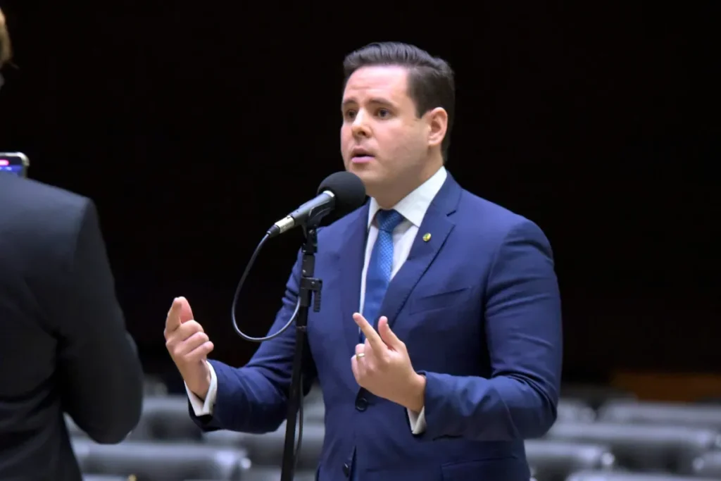 Rodrigo Valadares comemora possível votação acelerada da Anistia na Câmara