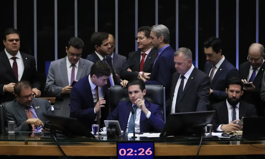Câmara aprova PEC que amplia proteção a parlamentares e encaminha proposta ao Senado