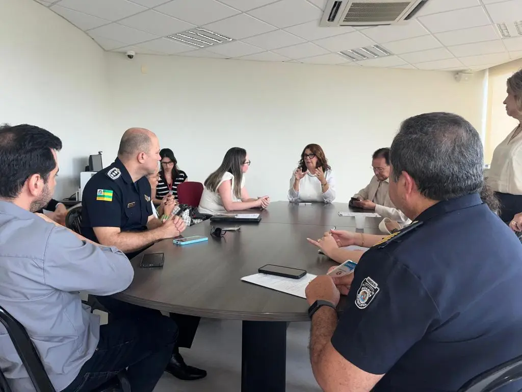 Guarda Municipal de Aracaju e Energisa firmam acordo para retirar cabos clandestinos da rede elétrica