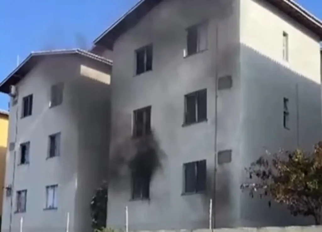 Incêndio em máquina de lavar mobiliza Corpo de Bombeiros em Barra dos Coqueiros