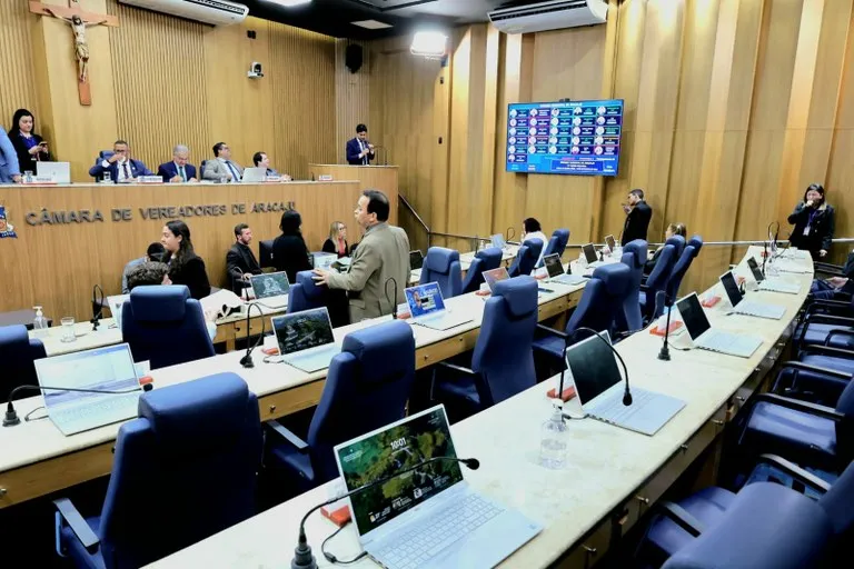 Vereadores de Aracaju debatem PEC da Blindagem, ações de saúde e serviços sociais em plenário