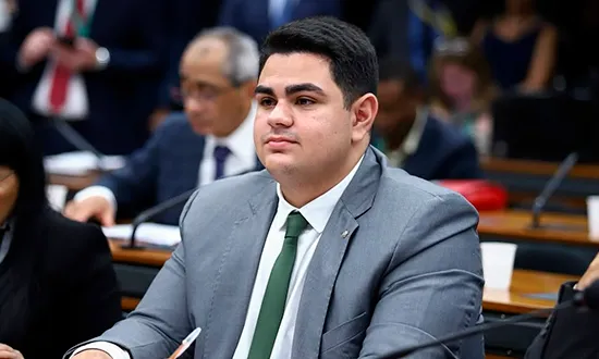 Deputado Ícaro de Valmir recebe alta após internação por desidratação
