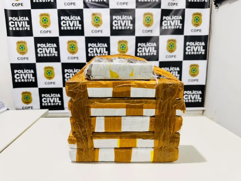 Mulher é presa em Aracaju com 5 kg de maconha que seriam levados a Alagoas