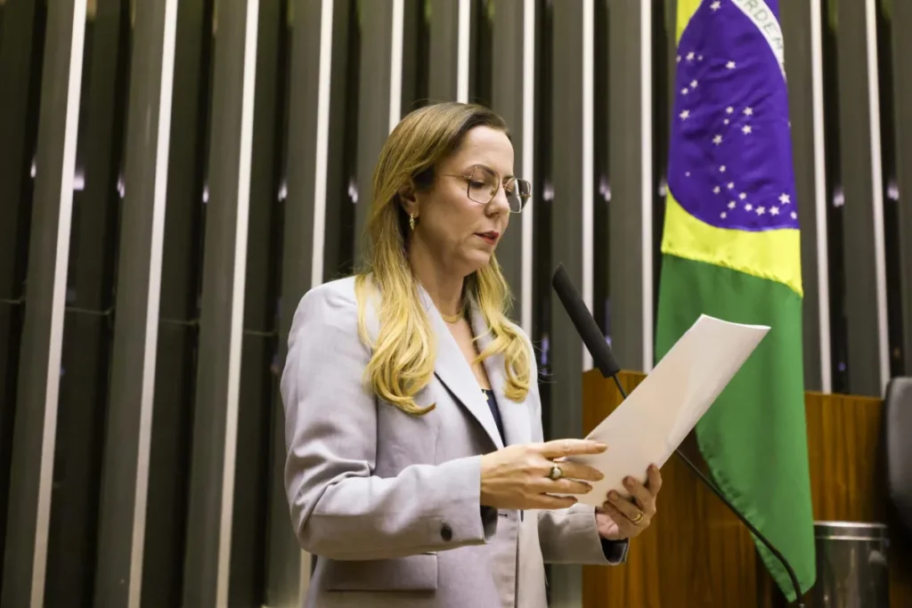 Deputada Delegada Katarina apresenta projeto para disciplinar disputas de limites municipais