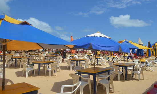 MP de Sergipe investiga comércio irregular na faixa de areia da Orla da Atalaia
