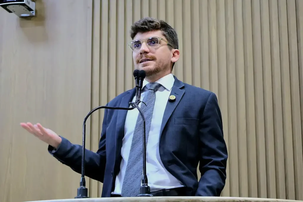 Vereador Breno Garibalde cobra regulamentação do táxi lotação e reforça debate sobre tarifa zero em Aracaju