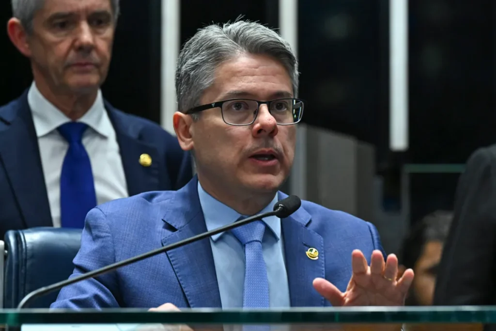 CCJ do Senado aprova por unanimidade relatório que barra PEC da Blindagem