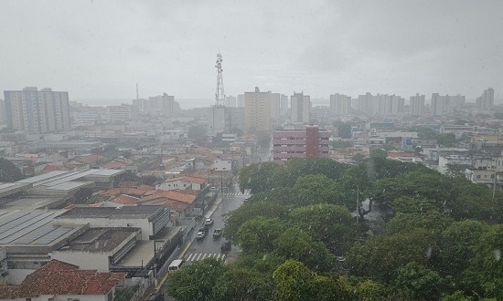 Céu parcialmente nublado e chuvas leves devem marcar a semana em Sergipe