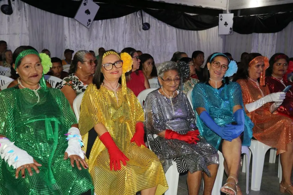 Show de Calouros Anos 80 reúne idosas e moradores no Cras João de Oliveira Sobral